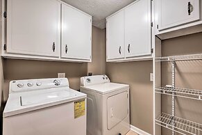 Douglasville Retreat w/ Deck, Dogs Welcome!