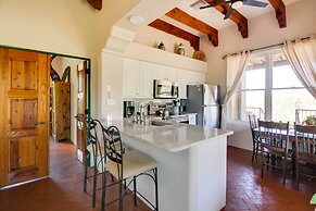 'El Diamante' Mtn-view Casita w/ Private Jacuzzi!