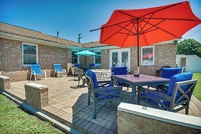 Centrally Located Hampton Home: 6 Mi to Downtown!