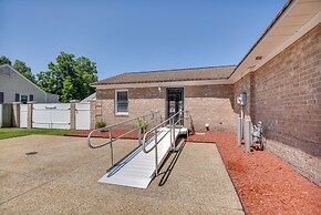 Centrally Located Hampton Home: 6 Mi to Downtown!