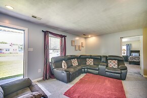 Centrally Located Hampton Home: 6 Mi to Downtown!