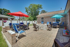 Centrally Located Hampton Home: 6 Mi to Downtown!