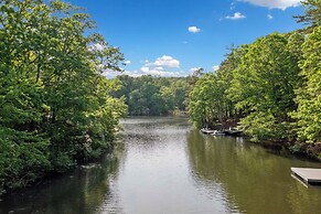 'serene Shores' Lakefront House w/ Dock!