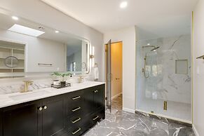 Mid-century Modern Luxe Retreat w/ Hot Tub & Decks