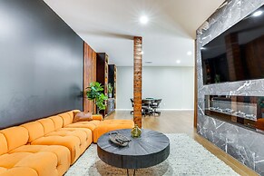 Mid-century Modern Luxe Retreat w/ Hot Tub & Decks