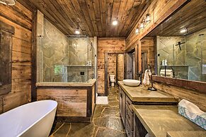 Luxury Mineral Bluff Cabin w/ Views & Hot Tub!