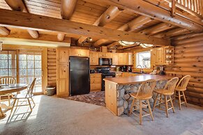 Family Getaway: Georgia Cabin w/ Outdoor Hot Tub