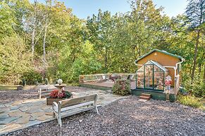 Family Getaway: Georgia Cabin w/ Outdoor Hot Tub