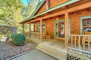 Family Getaway: Georgia Cabin w/ Outdoor Hot Tub