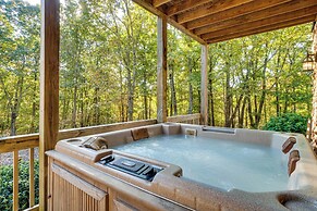 Family Getaway: Georgia Cabin w/ Outdoor Hot Tub