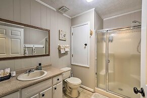 Lakefront Lavonia Cottage w/ 2-story Dock!