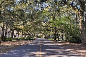 Chic St Simons Island Condo Rental: 2 Mi to Ocean!