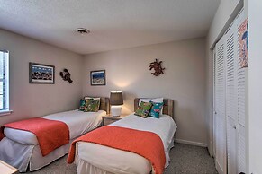 Chic St Simons Island Condo Rental: 2 Mi to Ocean!