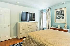 Stately Norfolk Home w/ Fenced Yard: Walk to Beach