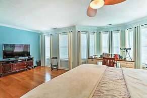 Stately Norfolk Home w/ Fenced Yard: Walk to Beach