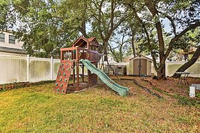 Stately Norfolk Home w/ Fenced Yard: Walk to Beach