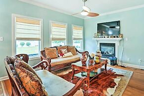 Stately Norfolk Home w/ Fenced Yard: Walk to Beach