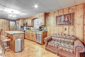 Wooded Blue Ridge Cabin: 2 Decks, Fire Pit!