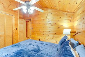 Wooded Blue Ridge Cabin: 2 Decks, Fire Pit!
