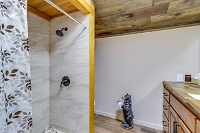 Wooded Blue Ridge Cabin: 2 Decks, Fire Pit!