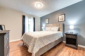 Fairburn Home w/ 2 Decks, Grill & Outdoor Dining!