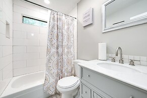 Fairburn Home w/ 2 Decks, Grill & Outdoor Dining!