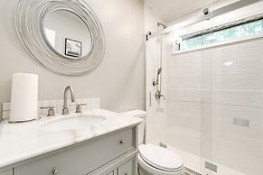 Fairburn Home w/ 2 Decks, Grill & Outdoor Dining!