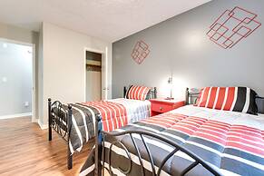 Fairburn Home w/ 2 Decks, Grill & Outdoor Dining!