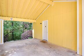 Fairburn Home w/ 2 Decks, Grill & Outdoor Dining!