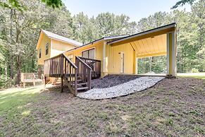 Fairburn Home w/ 2 Decks, Grill & Outdoor Dining!