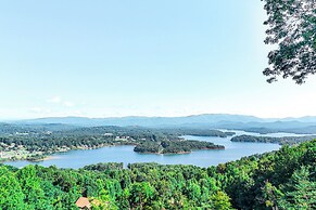 Hiawassee Home w/ Fire Pit & Furnished Deck!