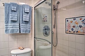 Colorful Virginia Beach Studio - Steps to Beach!