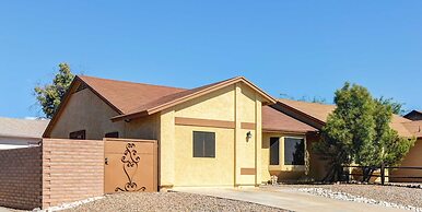 Family Home - Walk to Golf Course & Park