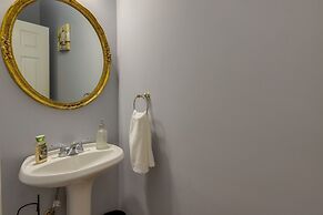 Quaint Fayetteville Vacation Rental w/ Lake Access