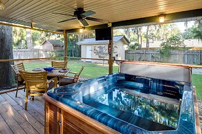 Sunny Savannah Home w/ Hot Tub ~ 10 Mi to Downtown