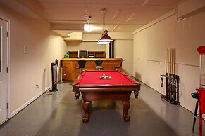 Stunning Duluth Family House w/ Fireplace & Patio!