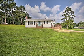 Idyllic Getaway w/ Deck ~ 4 Mi to Dtwn Athens