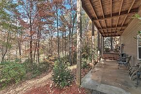 Spacious Home in Helen w/ Porch & Balcony!