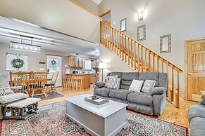 Spacious Home in Helen w/ Porch & Balcony!