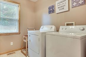 Spacious Home in Helen w/ Porch & Balcony!