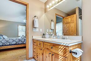 Spacious Home in Helen w/ Porch & Balcony!