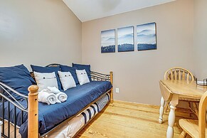 Spacious Home in Helen w/ Porch & Balcony!