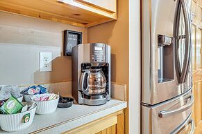 Spacious Home in Helen w/ Porch & Balcony!