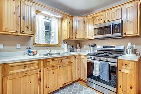 Spacious Home in Helen w/ Porch & Balcony!