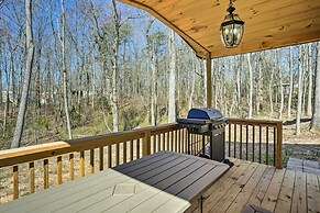 10 Mi to Drive-in: Lakefront Trenton Cabin!