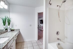 Charming Savannah Vacation Rental w/ Game Room!