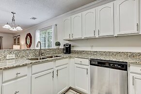 Charming Savannah Vacation Rental w/ Game Room!