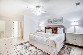 Charming Savannah Vacation Rental w/ Game Room!