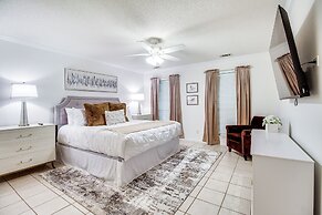 Charming Savannah Vacation Rental w/ Game Room!