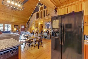 Blue Ridge Cabin: Hot Tub, Fire Pit & Grill!